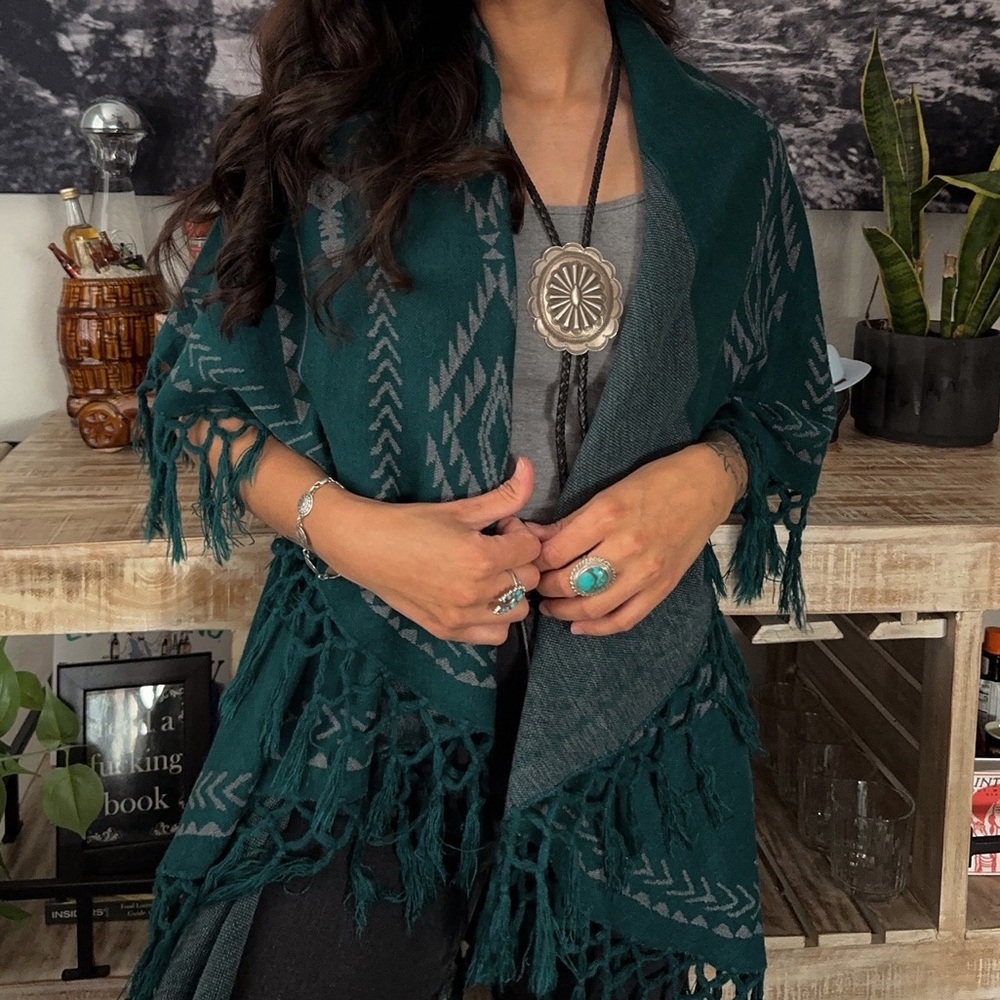 Beautiful warm Poncho
Like new, smoke free home